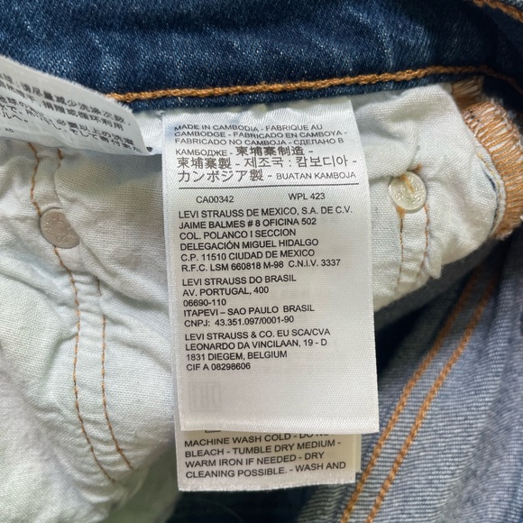 Levi’s Premium 501 Original Fit Women’s Jeans in Medium Wash - Picture 7 of 9